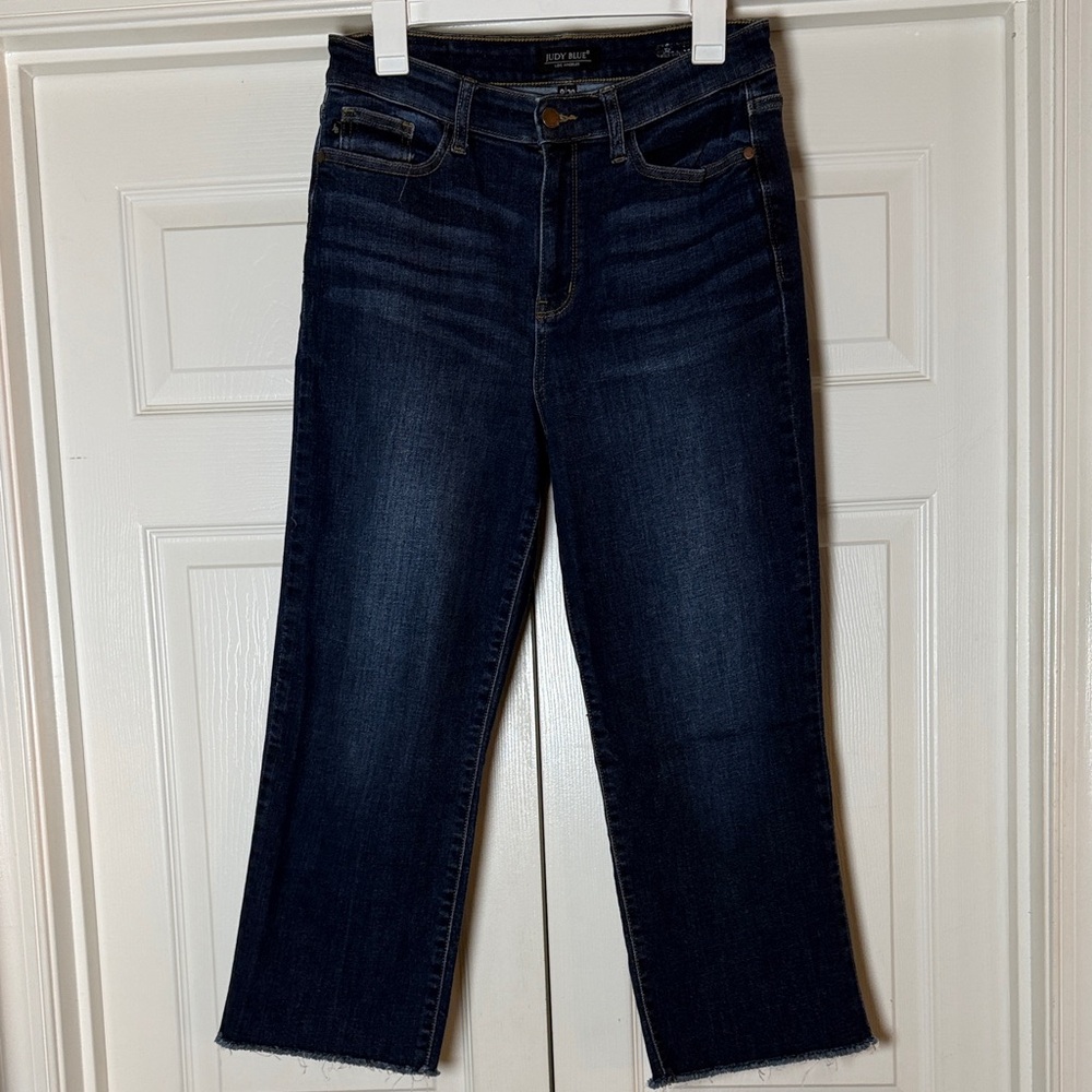Judy Blue Dark Wash Women’s Ankle Jeans with Frayed Hem. Size 9/29